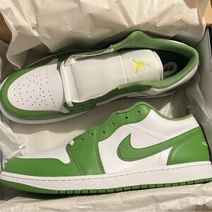 Jordan Athletic Shoes in Green and White
